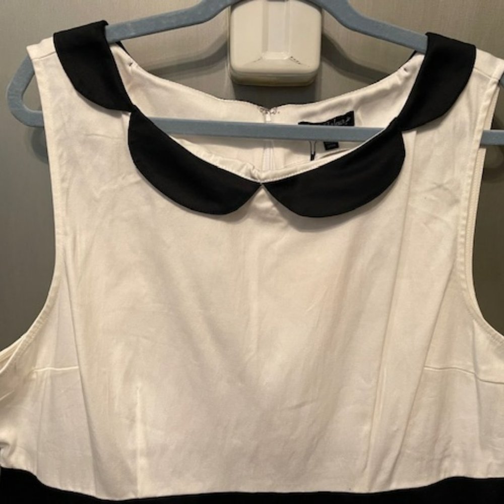 Smak Parlour Black & White Flower Model Maven Flare Dress - NWT - Picture 8 of 14